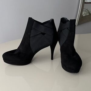 Stuart Weitzman Elegant Black Heeled Ankle Boots